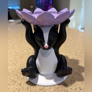 Bath & Bodywork’s Skunk Candle Holder